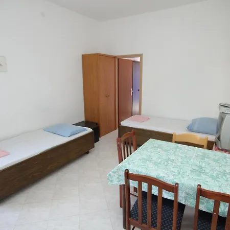 Apartment With A Parking Space Liznjan, Medulin - 7240